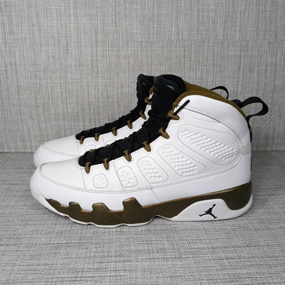 Nike Air Jordan 9 Retro  Statue Sz 12